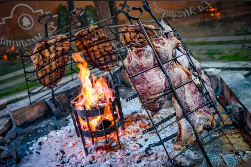 Asado a la cruz sobre el fuego